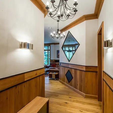 Majestic Apartment *